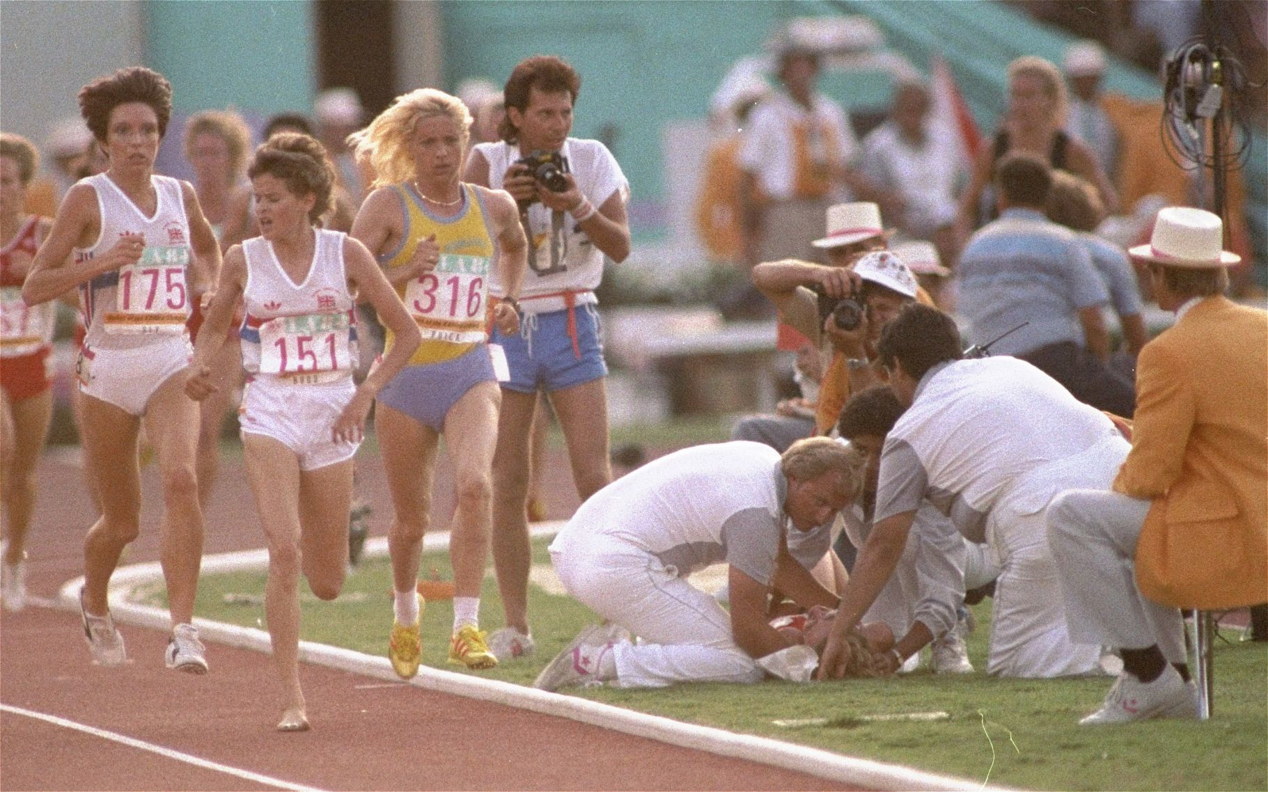 1984: Zola Budd and Mary Decker Get Feet Tangled